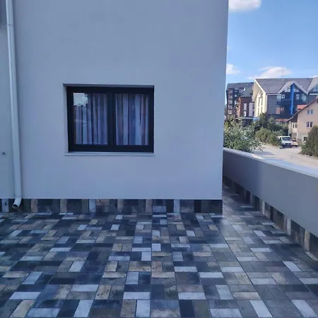 Skyluxe Apartment *