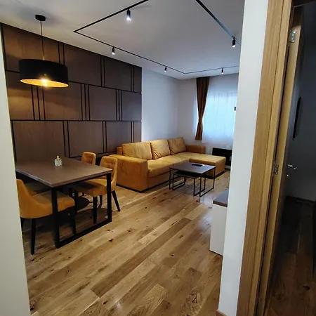 Skyluxe Apartment *