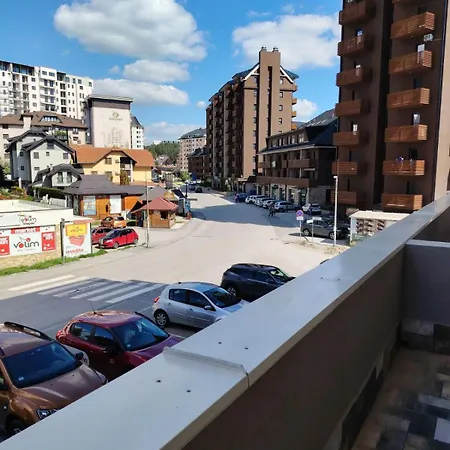 Skyluxe Apartment *
