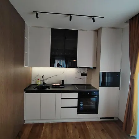 Skyluxe Apartment
