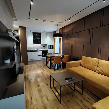 Skyluxe Apartment *