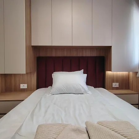 Skyluxe Apartment *